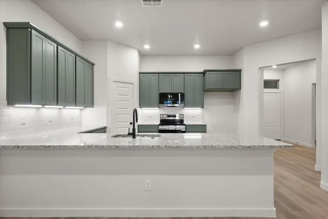 Photo 5 — 2402 Aberdeen Avenue, Wolfforth, TX 79382