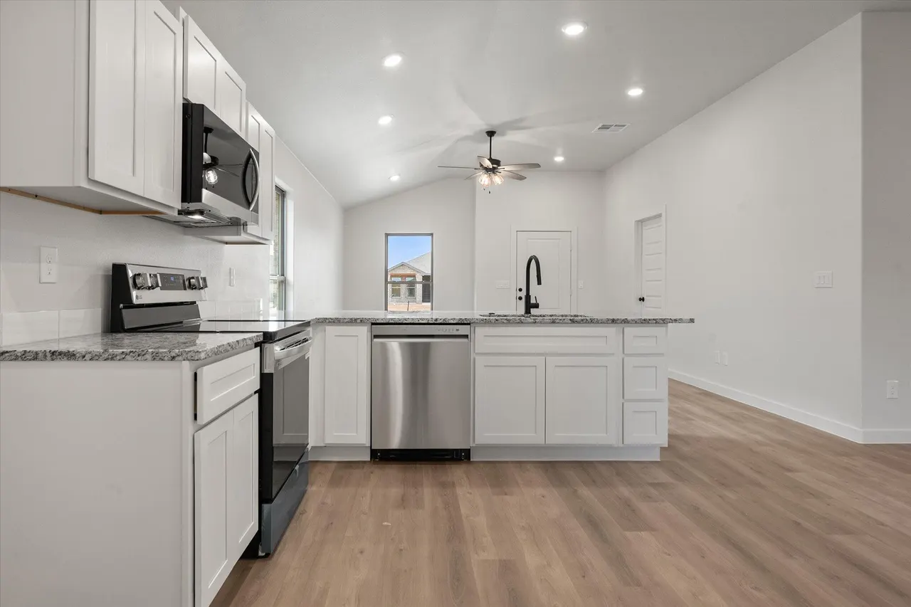 Photo 10 — 2406 Aberdeen Avenue, Wolfforth, TX 79382