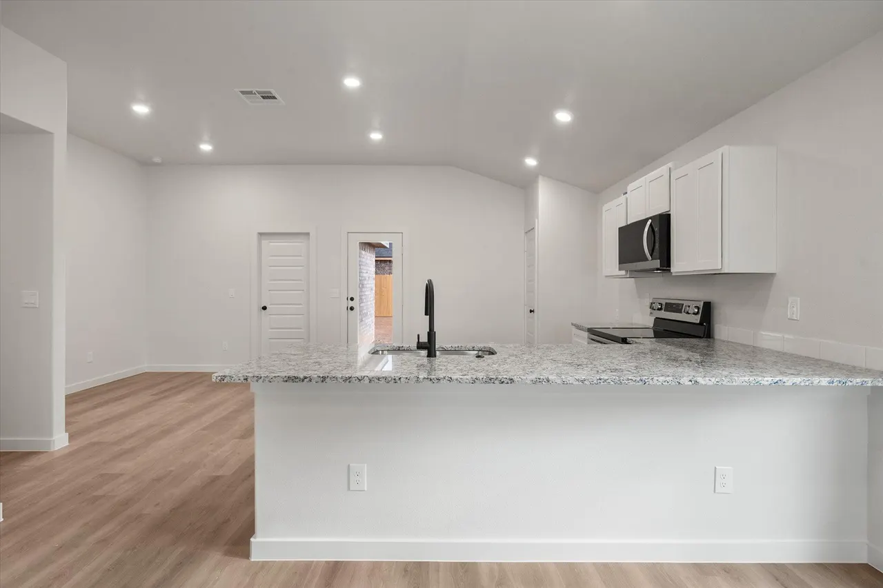 Photo 7 — 2406 Aberdeen Avenue, Wolfforth, TX 79382