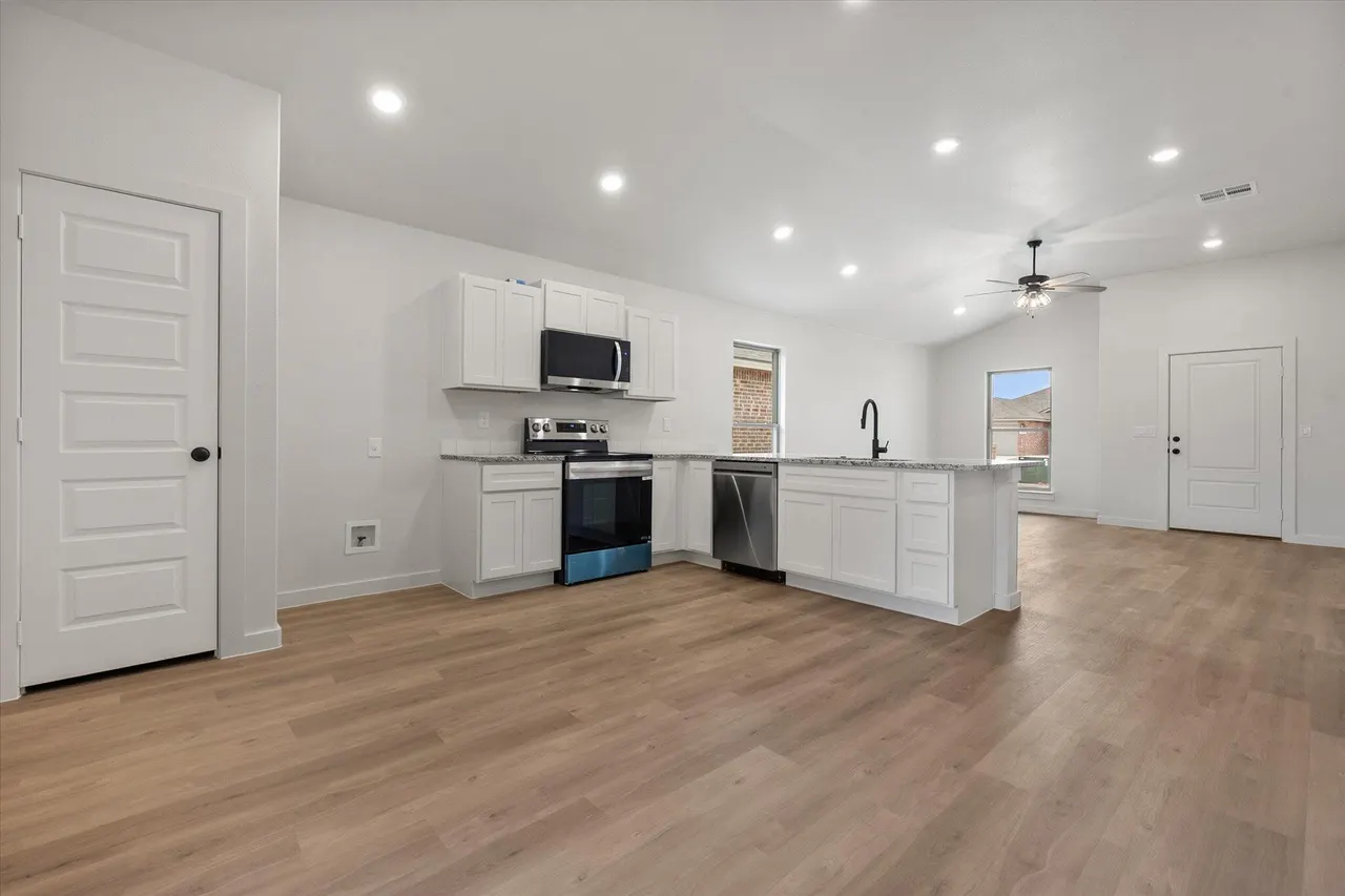 Photo 11 — 2406 Aberdeen Avenue, Wolfforth, TX 79382