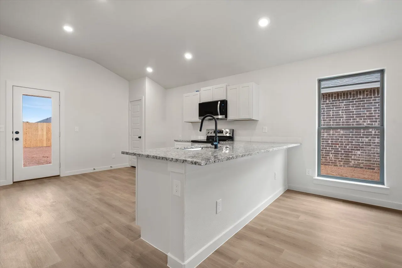 Photo 8 — 2406 Aberdeen Avenue, Wolfforth, TX 79382