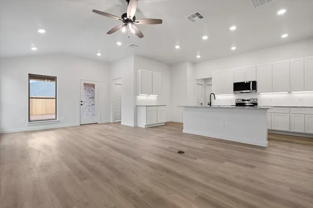 Photo 4 — 2408 Aberdeen Avenue, Wolfforth, TX 79382