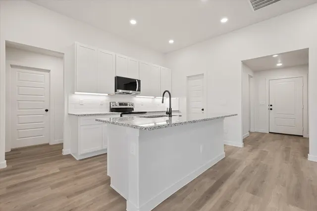 Photo 7 — 2408 Aberdeen Avenue, Wolfforth, TX 79382