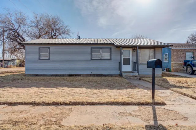 Photo 3 — 224 E 37th Street, Lubbock, TX 79404