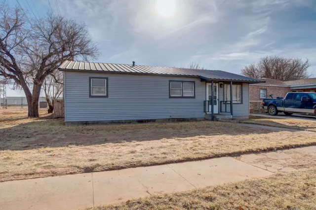 Photo 2 — 224 E 37th Street, Lubbock, TX 79404