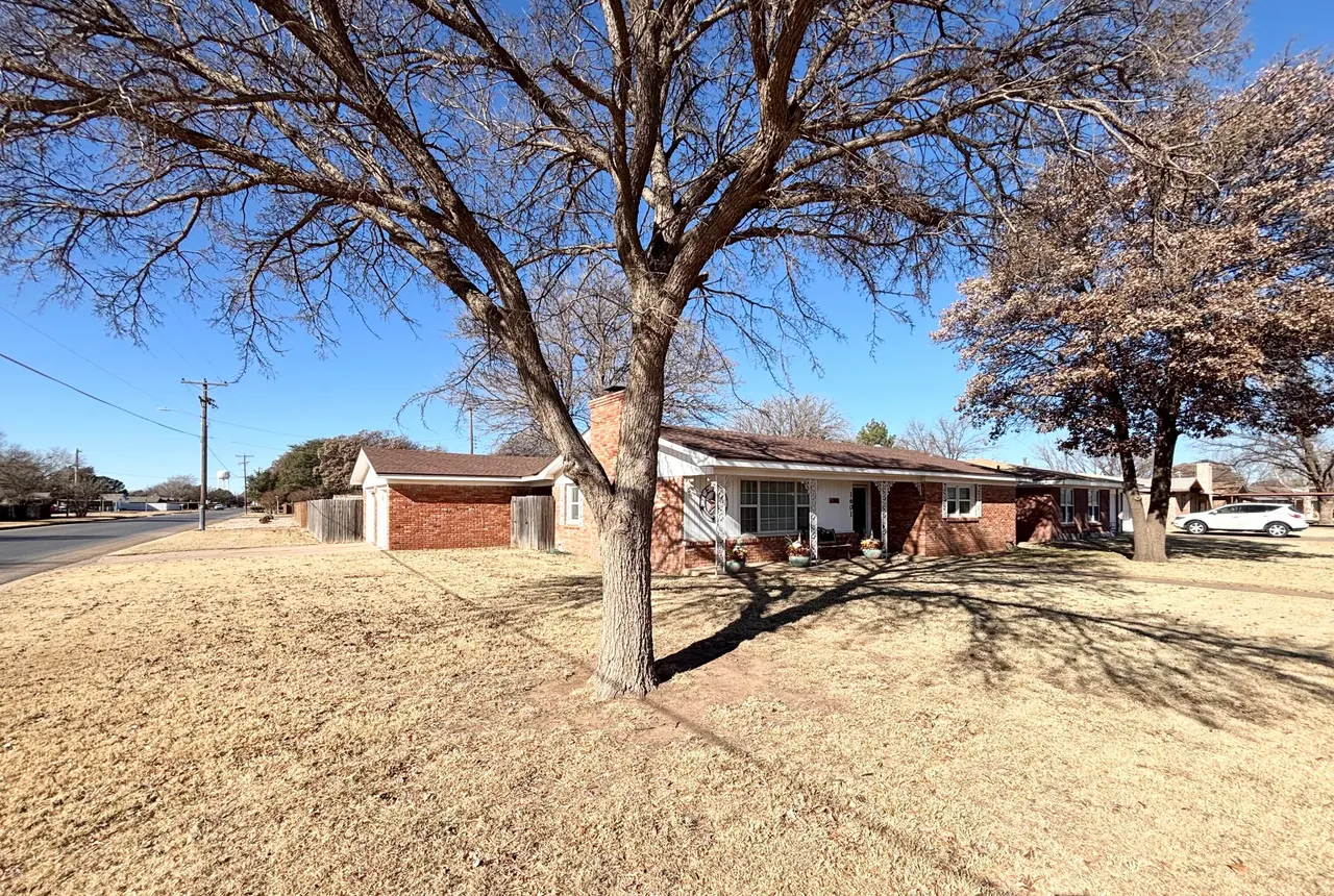 Photo 2 — 1601 Avenue F, Abernathy, TX 79311