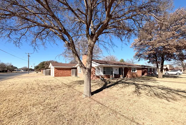 Photo 2 — 1601 Avenue F, Abernathy, TX 79311