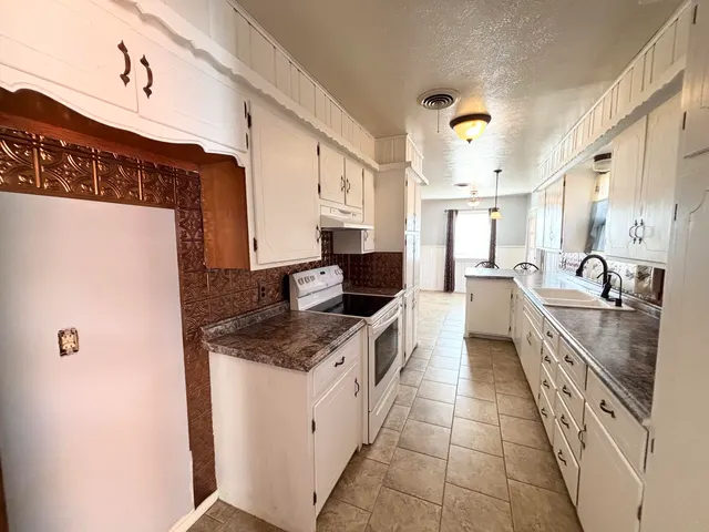 Photo 8 — 1601 Avenue F, Abernathy, TX 79311