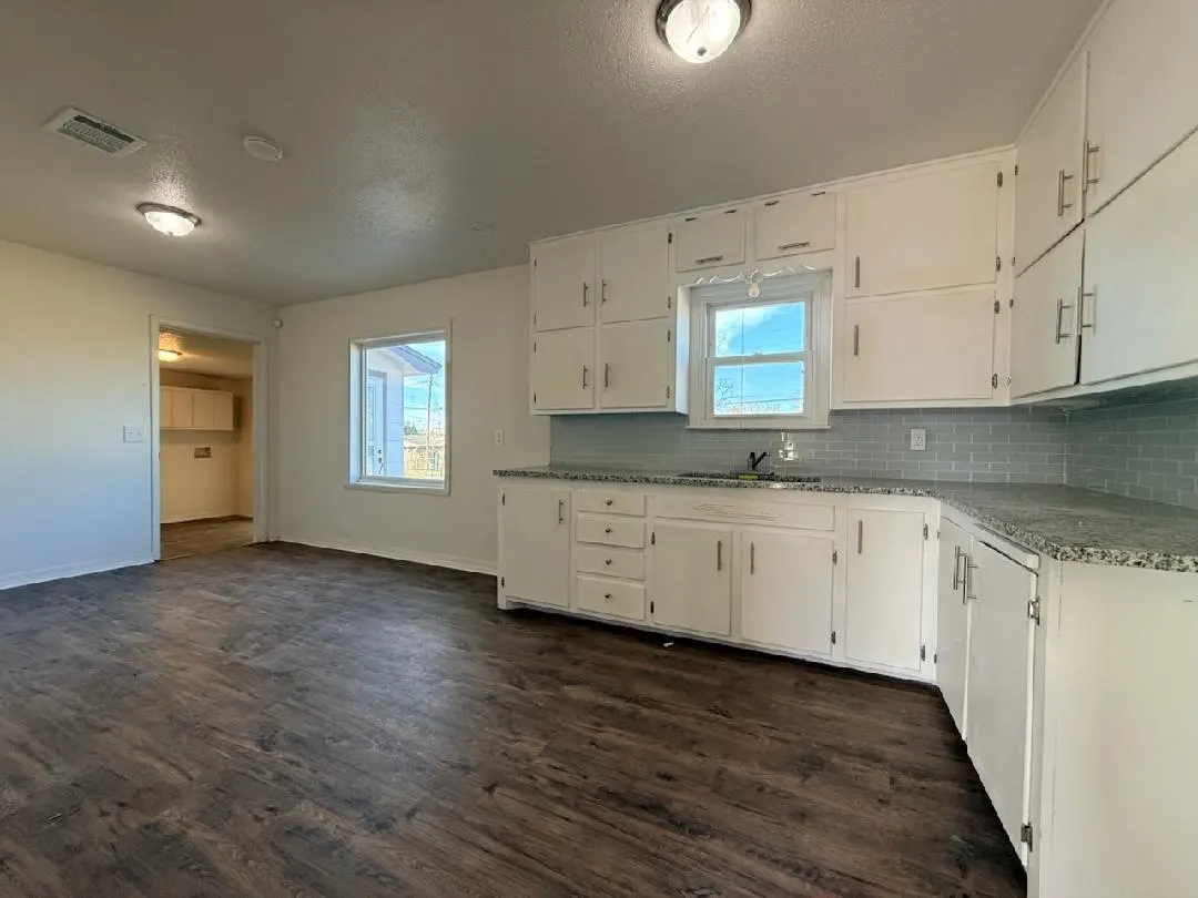 Photo 4 — 2012 42nd Street, Lubbock, TX 79412