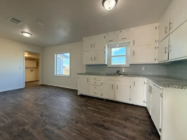 Photo 4 — 2012 42nd Street, Lubbock, TX 79412