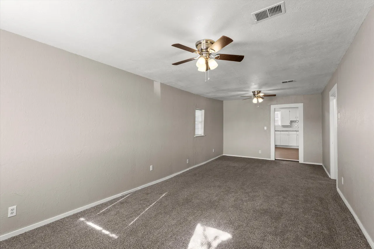 Photo 3 — 301 Austin Street, Levelland, TX 79336
