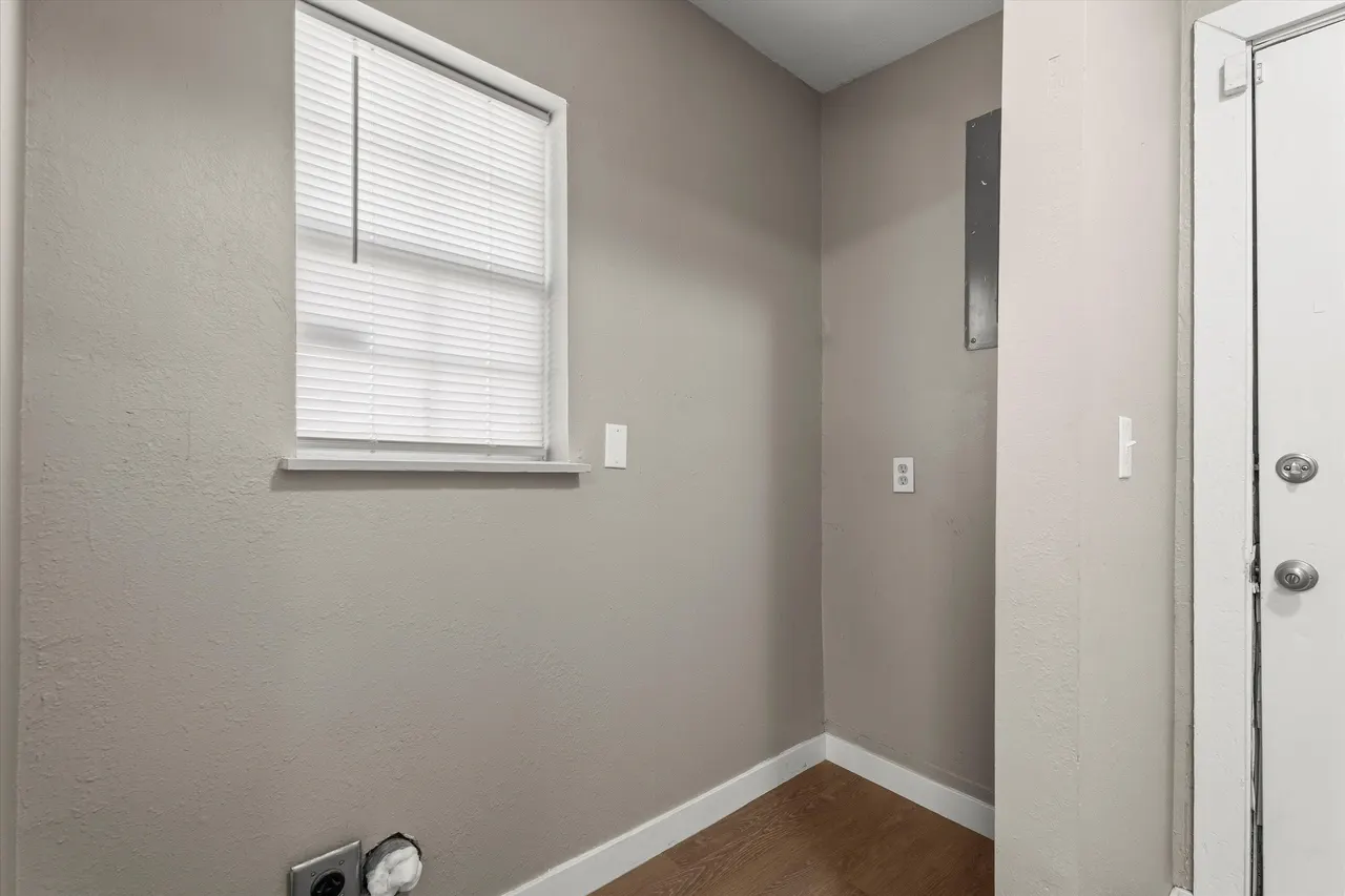 Photo 16 — 301 Austin Street, Levelland, TX 79336