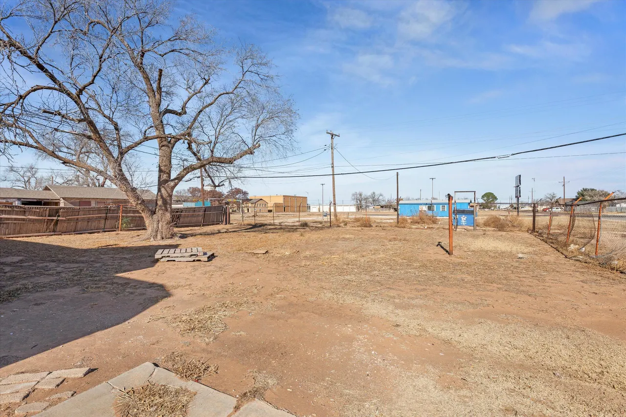 Photo 17 — 301 Austin Street, Levelland, TX 79336