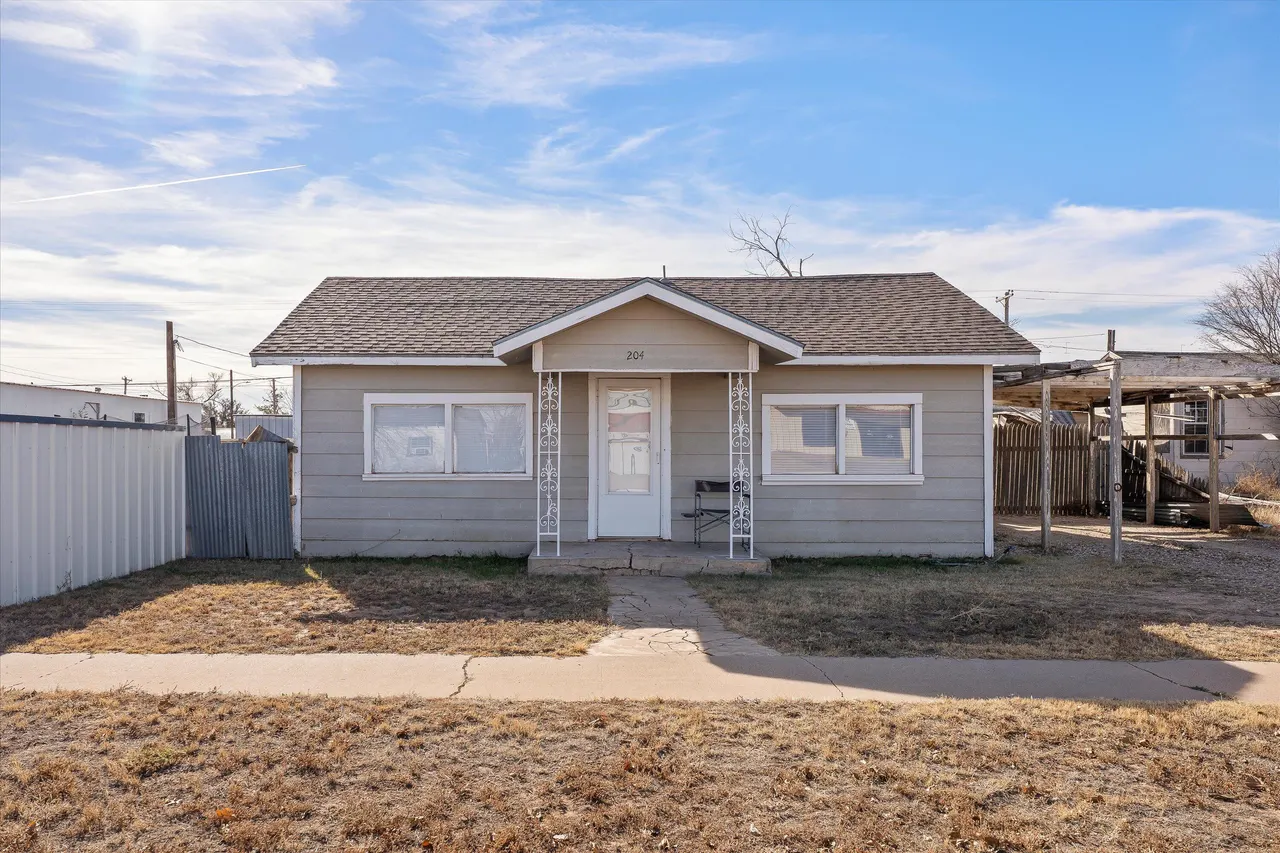 Front exterior — 204 Austin Street, Levelland, TX 79336