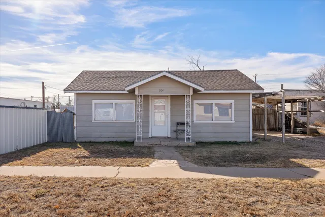 Front exterior — 204 Austin Street, Levelland, TX 79336