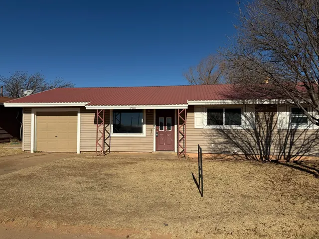 Front exterior — 1010 W Hockley Street, Slaton, TX 79364