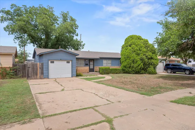 Photo 3 — 4416 33rd Street, Lubbock, TX 79410