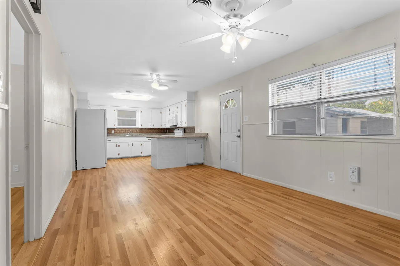 Photo 9 — 4416 33rd Street, Lubbock, TX 79410
