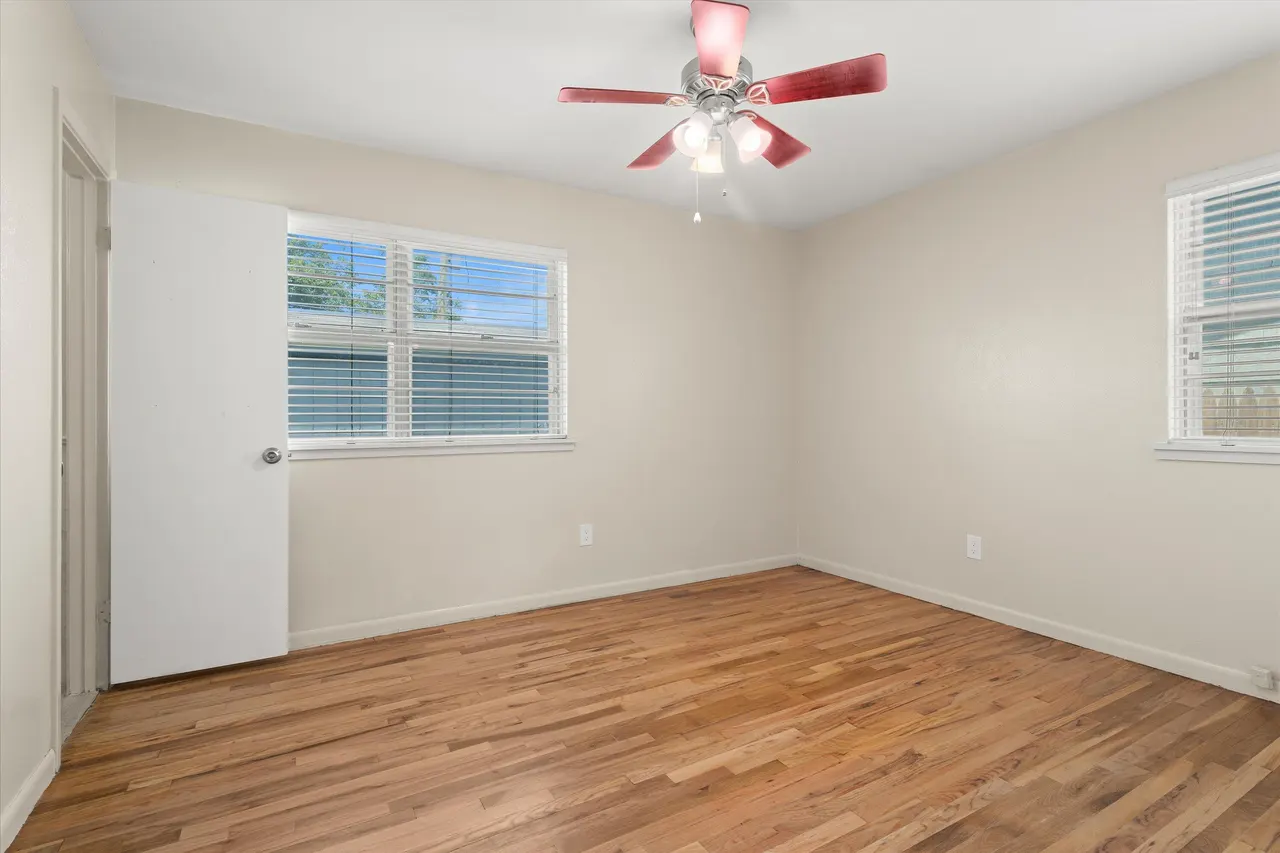 Photo 13 — 4416 33rd Street, Lubbock, TX 79410