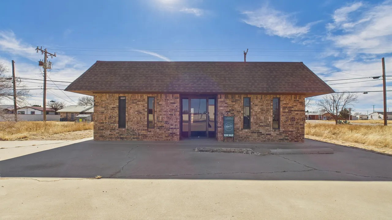 Front exterior — 1009 12th Street, Seagraves, TX 79359