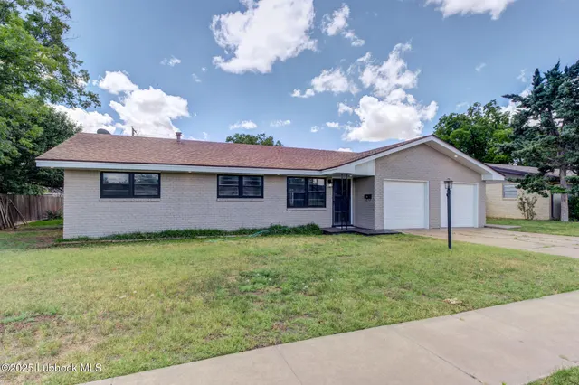 Photo 2 — 2803 W 18th Street, Plainview, TX 79072