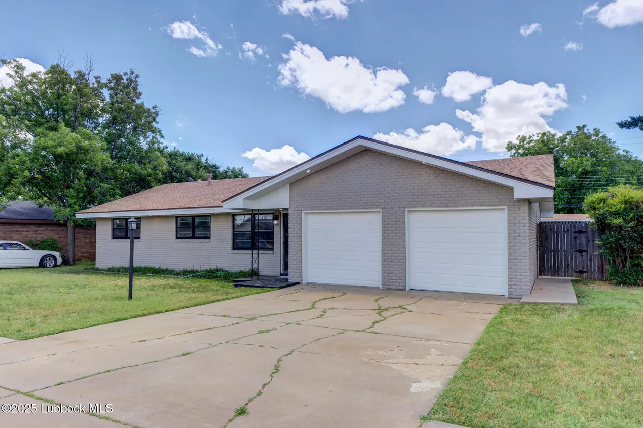 Photo 3 — 2803 W 18th Street, Plainview, TX 79072