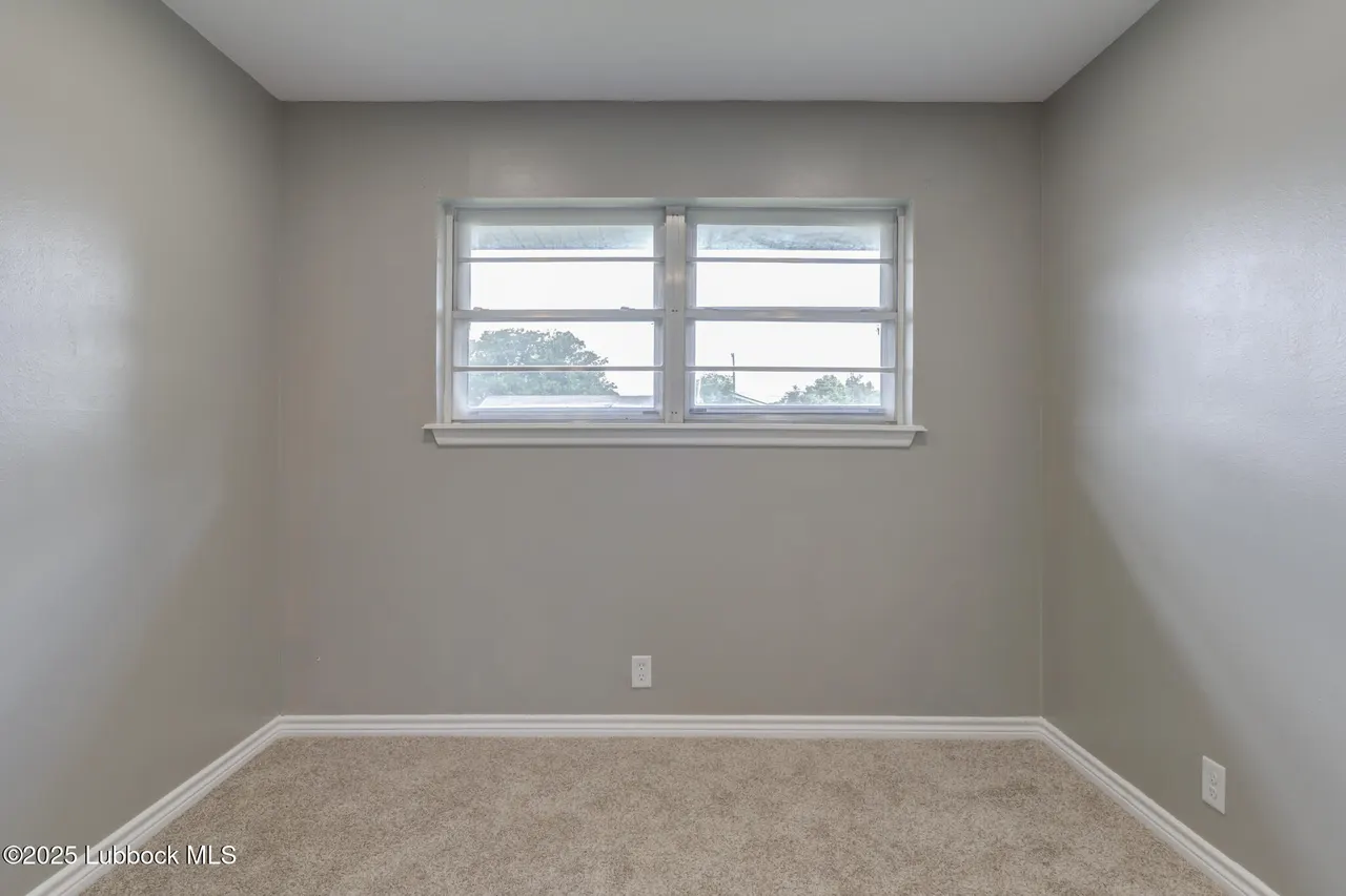 Photo 17 — 2803 W 18th Street, Plainview, TX 79072