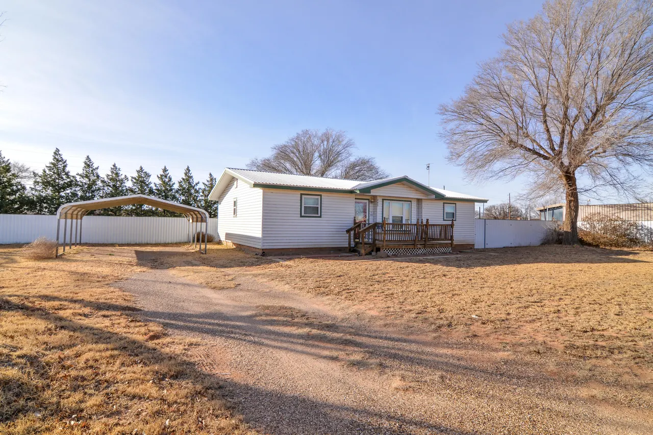 Front exterior — 205 W 4th Street, Sundown, TX 79372