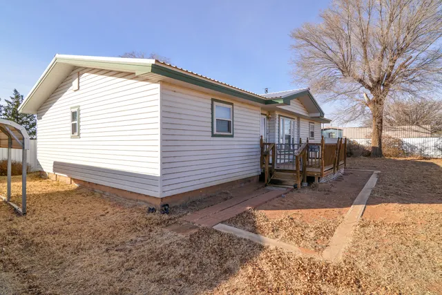 Photo 2 — 205 W 4th Street, Sundown, TX 79372