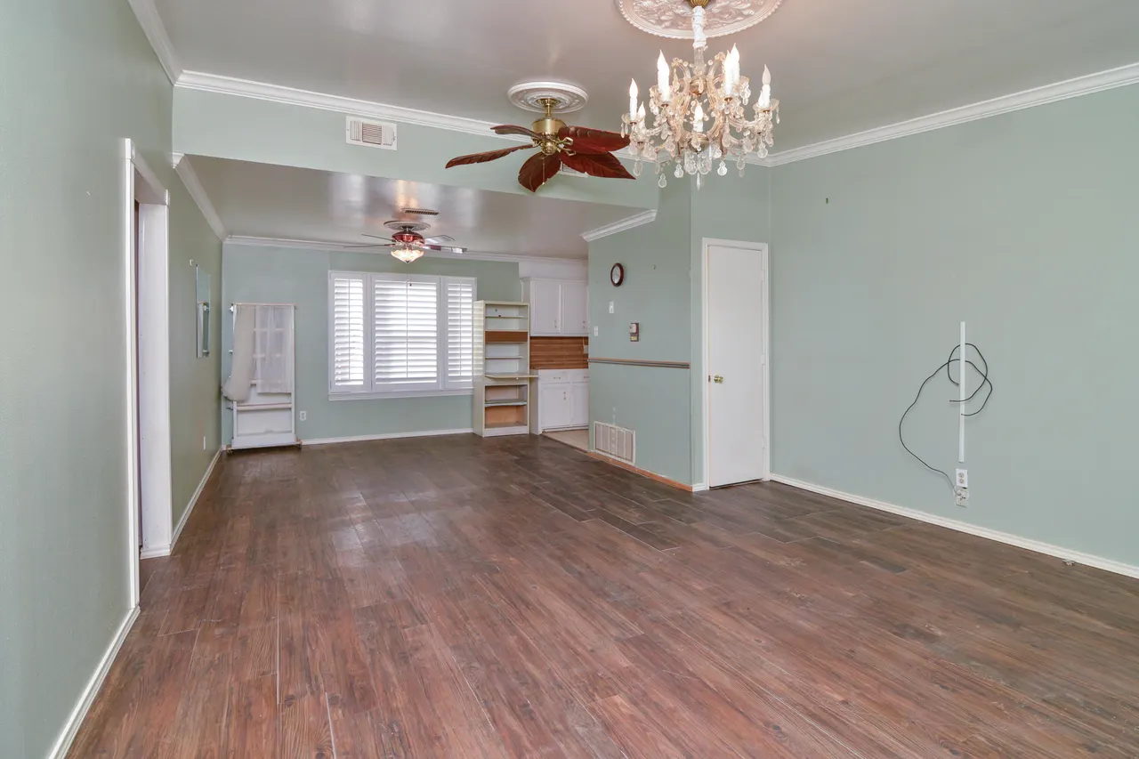 Photo 3 — 205 W 4th Street, Sundown, TX 79372