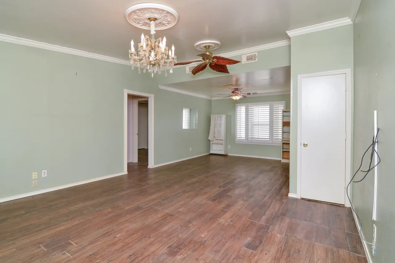 Photo 4 — 205 W 4th Street, Sundown, TX 79372
