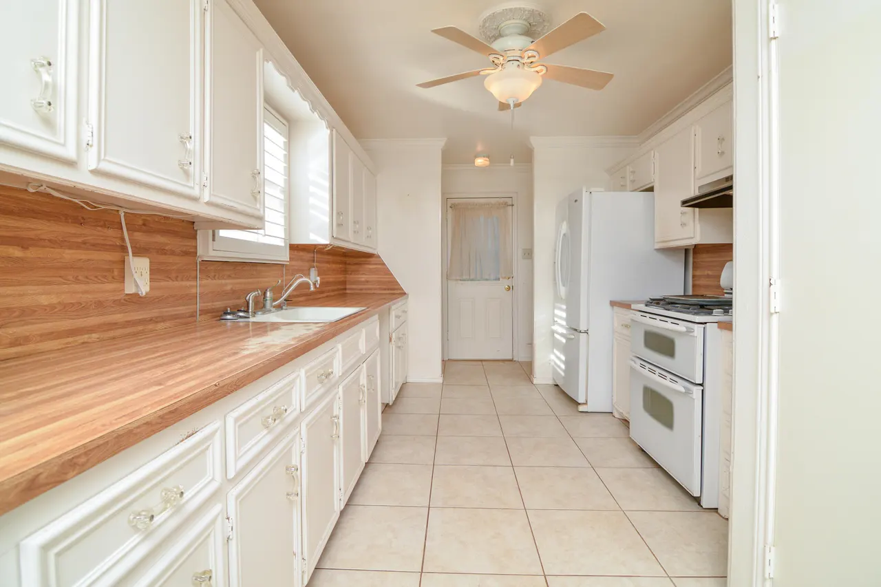Photo 8 — 205 W 4th Street, Sundown, TX 79372