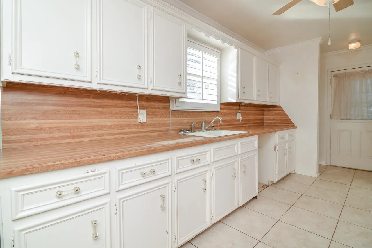 Photo 10 — 205 W 4th Street, Sundown, TX 79372