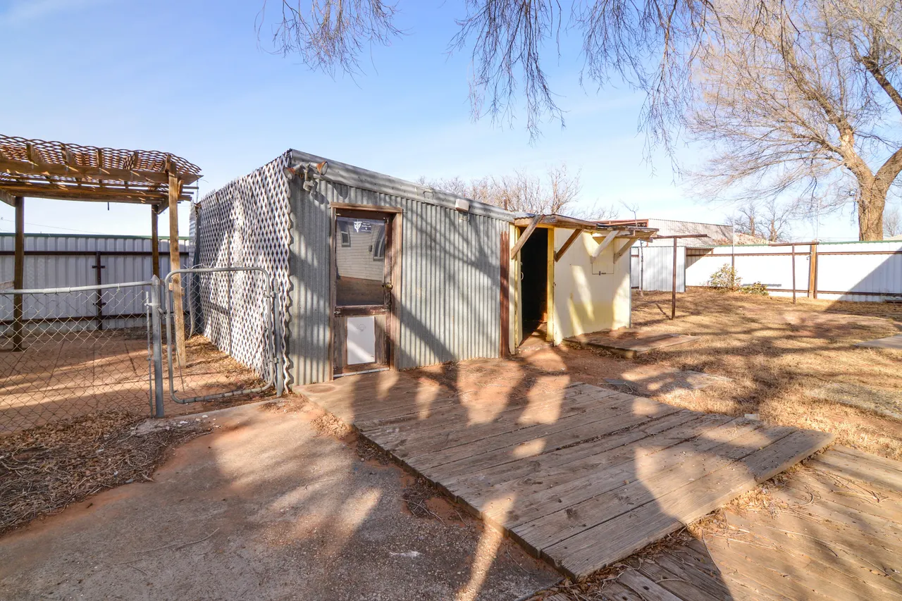 Photo 35 — 205 W 4th Street, Sundown, TX 79372