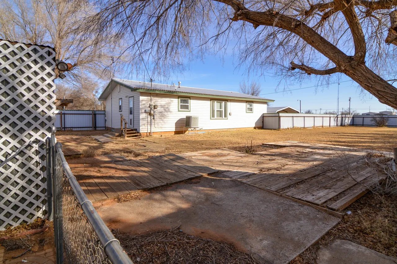 Photo 38 — 205 W 4th Street, Sundown, TX 79372