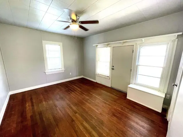 Photo 5 — 2102 25th Street, Lubbock, TX 79411