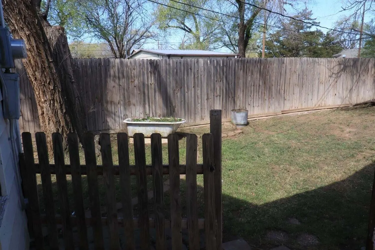 Photo 10 — 2102 25th Street, Lubbock, TX 79411