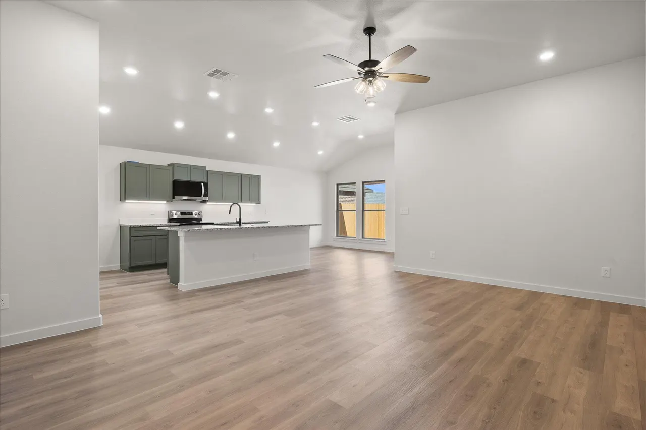 Photo 3 — 2422 Aberdeen Avenue, Wolfforth, TX 79382