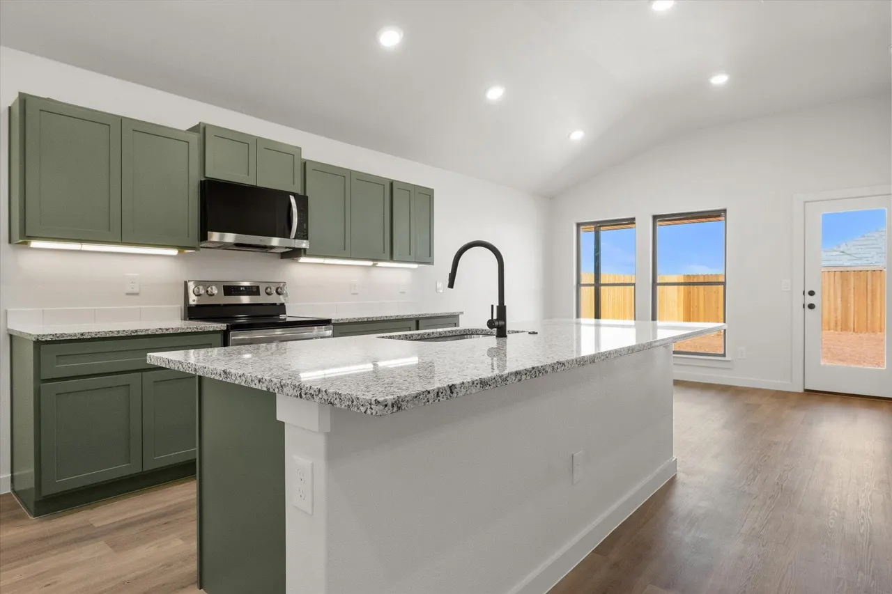 Photo 7 — 2422 Aberdeen Avenue, Wolfforth, TX 79382