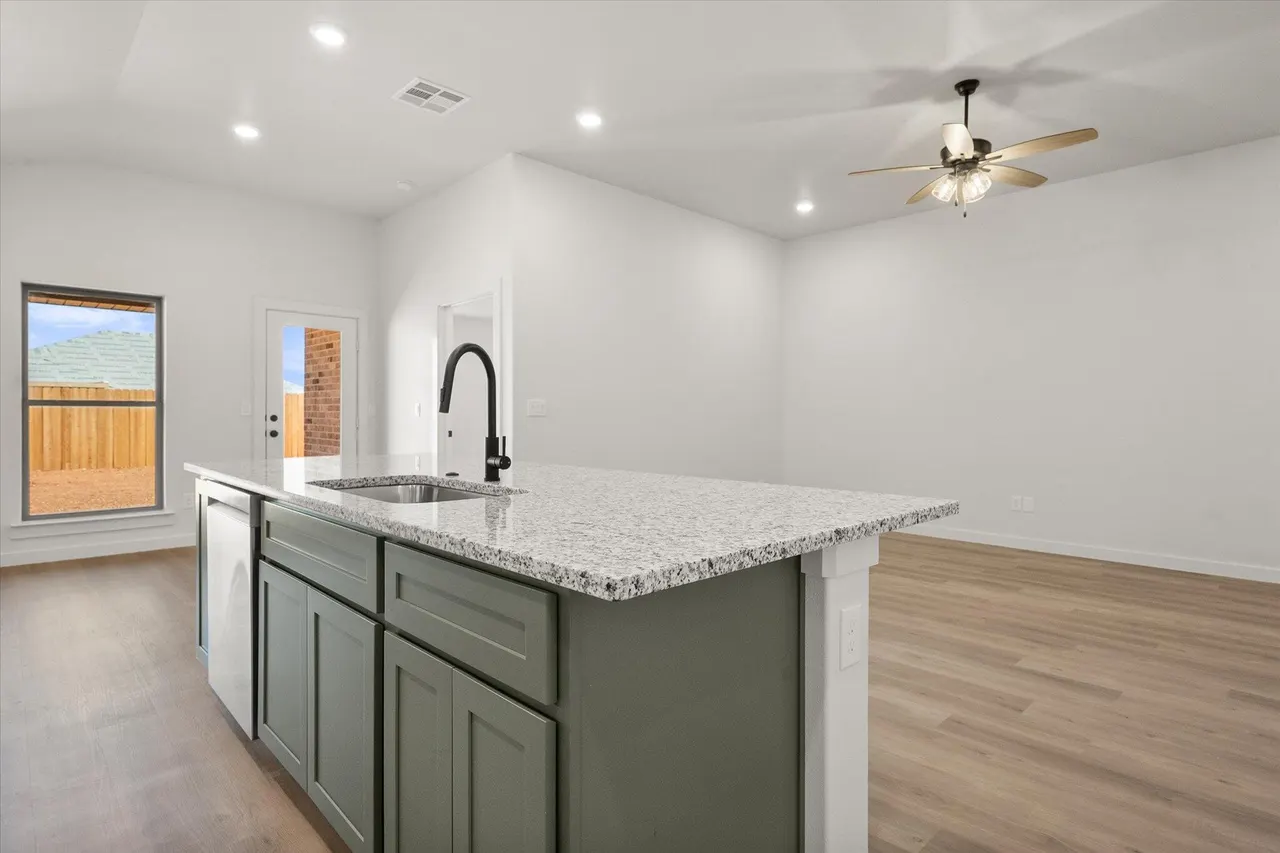 Photo 12 — 2422 Aberdeen Avenue, Wolfforth, TX 79382