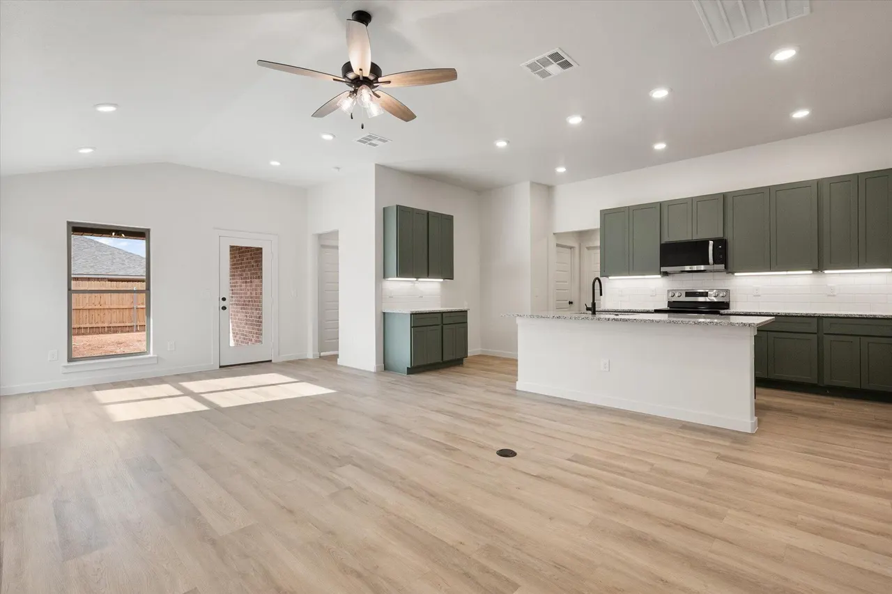 Photo 3 — 2407 Aberdeen Avenue, Wolfforth, TX 79382