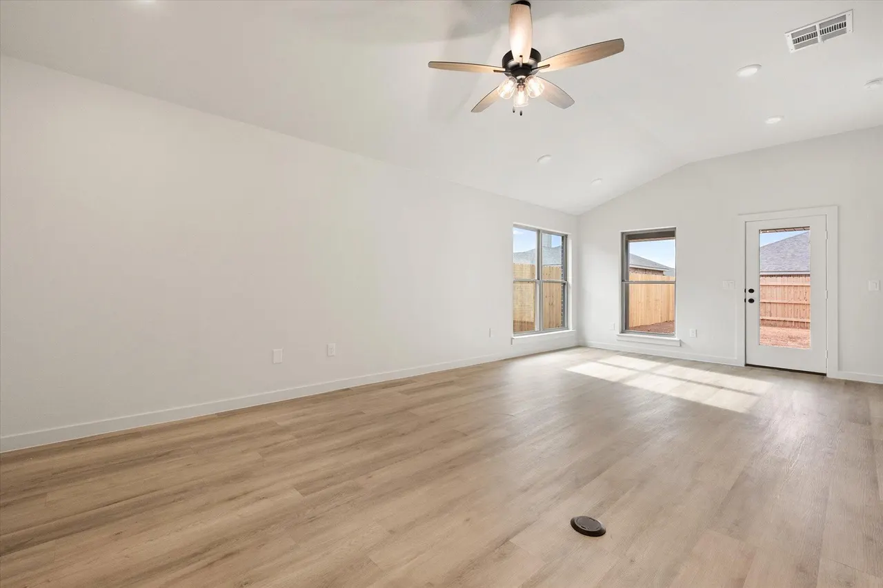 Photo 4 — 2407 Aberdeen Avenue, Wolfforth, TX 79382