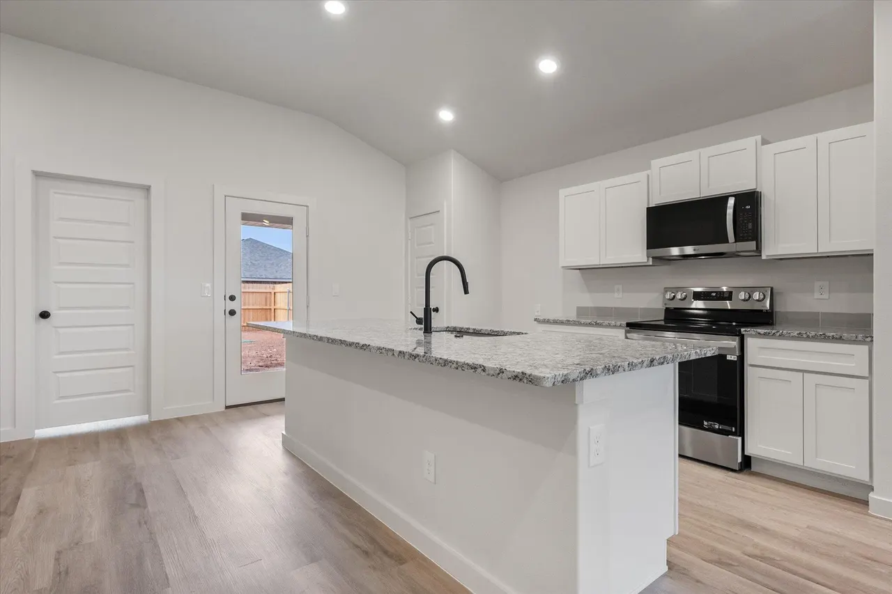 Photo 7 — 2409 Aberdeen Avenue, Wolfforth, TX 79382