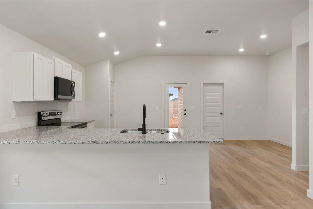 Photo 7 — 2411 Aberdeen Avenue, Wolfforth, TX 79382