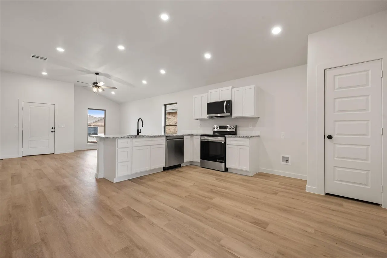 Photo 11 — 2411 Aberdeen Avenue, Wolfforth, TX 79382