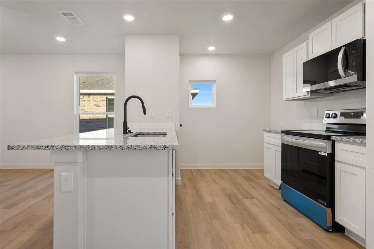 Photo 9 — 6313 Volney Avenue, Lubbock, TX 79407