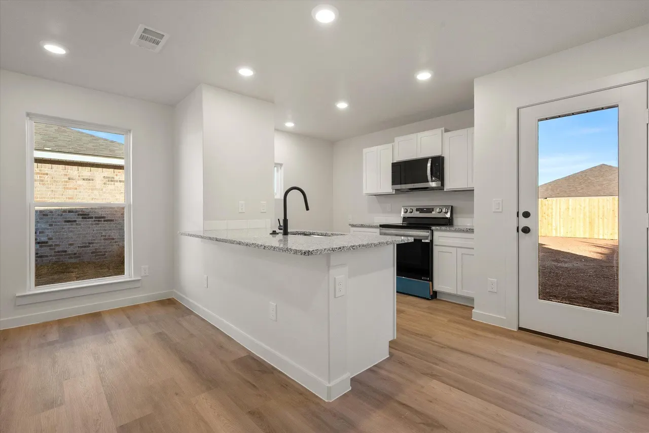 Photo 8 — 6313 Volney Avenue, Lubbock, TX 79407