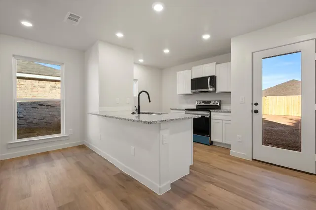 Photo 8 — 6313 Volney Avenue, Lubbock, TX 79407
