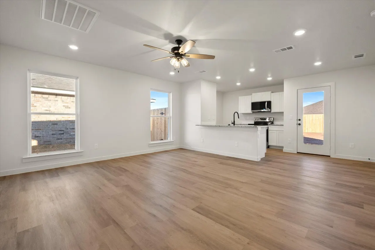 Photo 3 — 6313 Volney Avenue, Lubbock, TX 79407