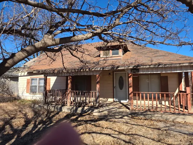Front exterior — 322 W Tennessee Street, Floydada, TX 79235